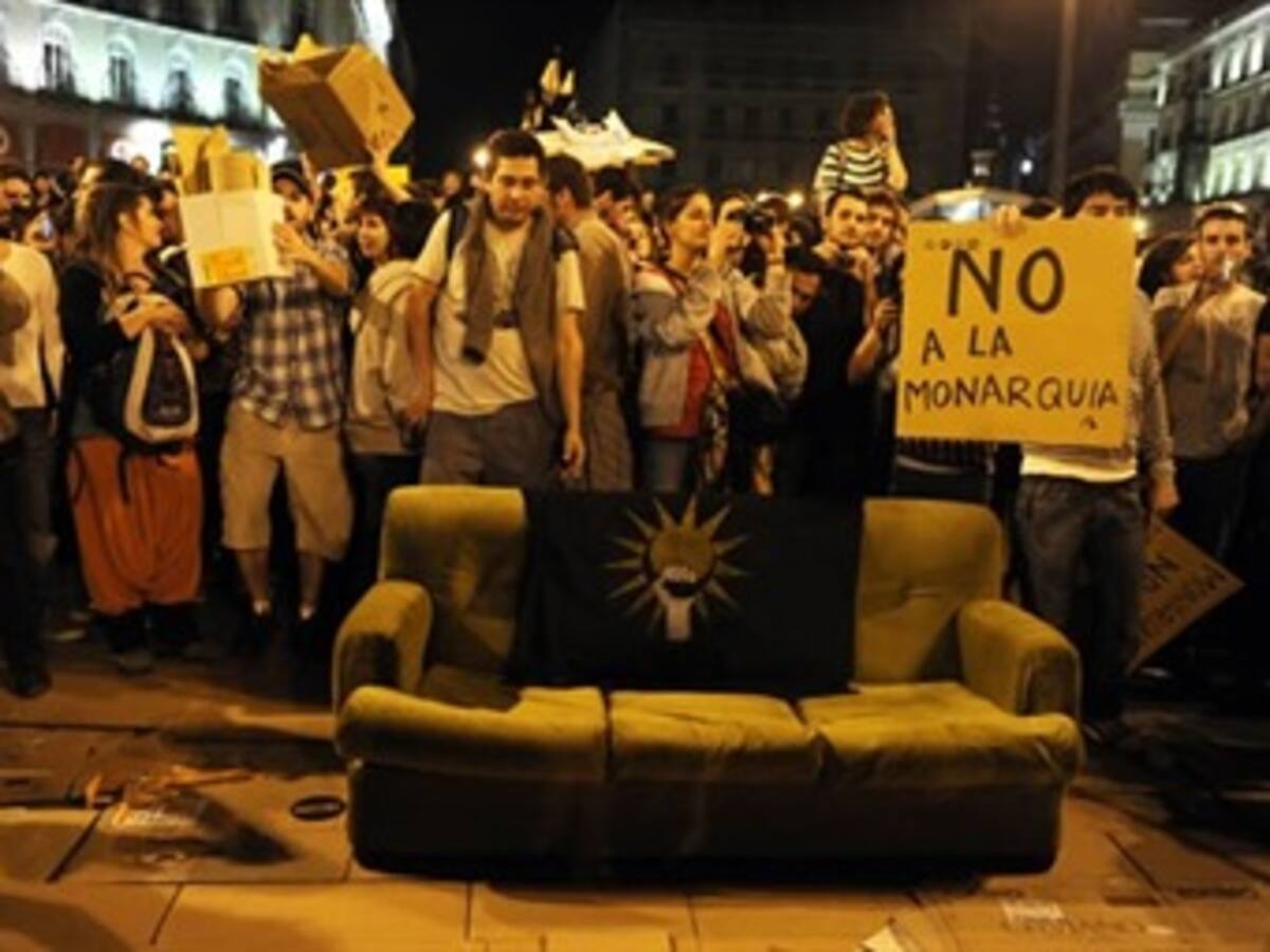 Unos mil 'indignados' toman el centro de Madrid vigilados por la Policía