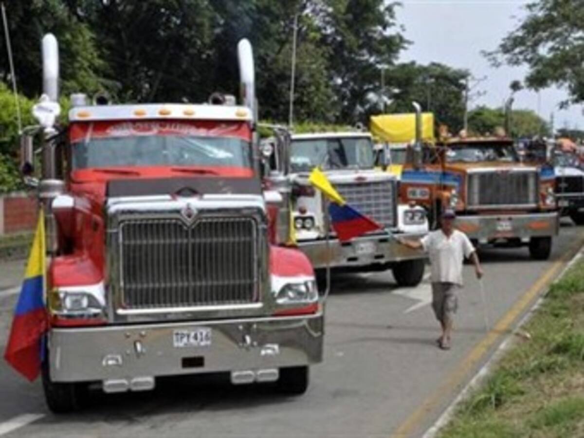 Camioneros levantan el paro tras acuerdos con el Gobierno Nacional