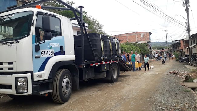 Persiste la falta de agua en Puerto Caldas: alrededor de 500 familias continúan afectadas. Foto: Alcaldía de Pereira.