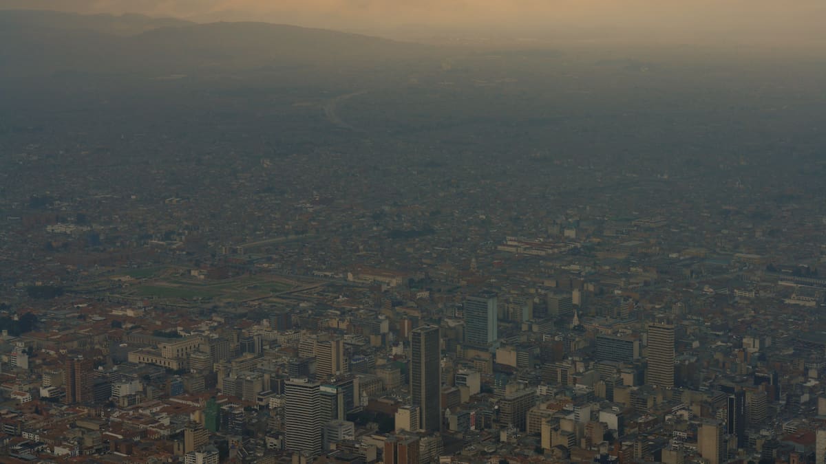 La calidad del aire en Bogotá está lejos de ser mortal: experto ambiental contradice a Petro