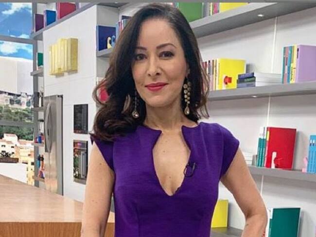 Flavia Dos Santos muestra sus senos por una buena causa