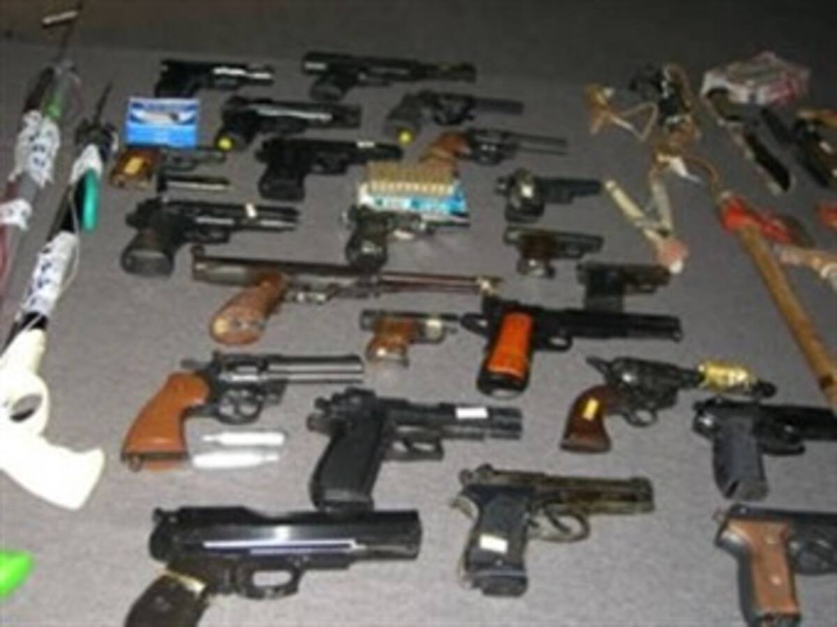 La Policía decomisa 34 armas y detiene a 10 personas por porte ilegal