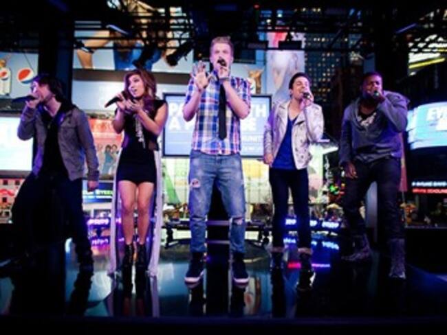 Pentatonix, grupo a capela que hace un recorrido musical histórico.