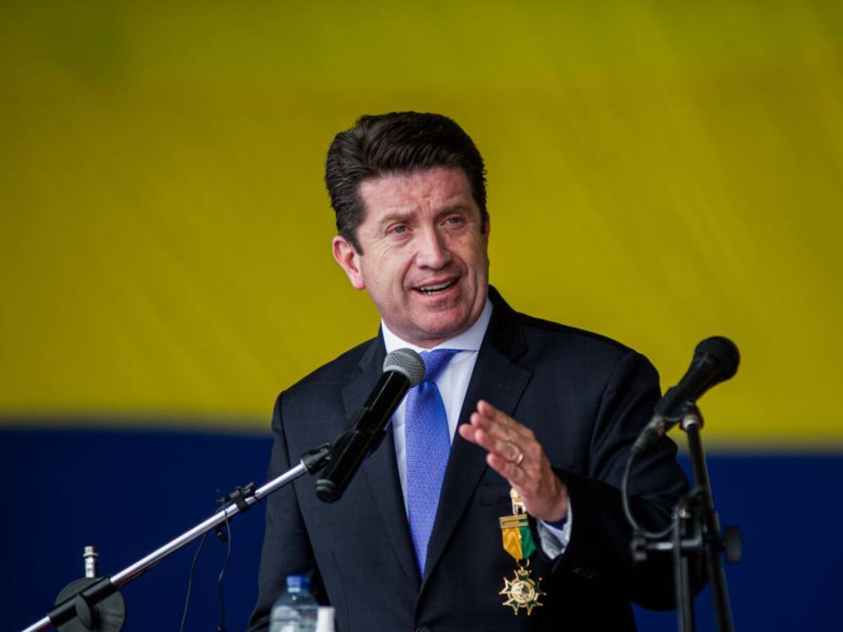 Diego Molano seguirá en su cargo como MinDefensa, pese a fallo del Tribunal