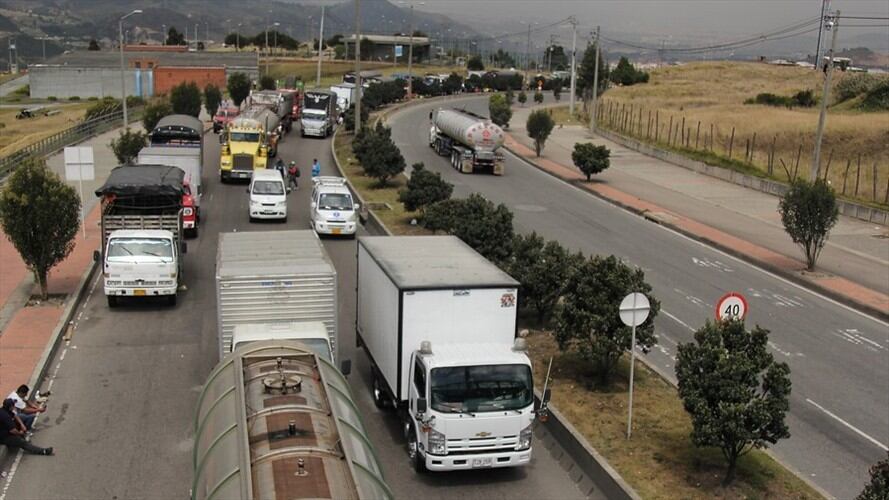 El presidente Juan Manuel Santos ordenó la reapertura de la vía al Llano, atendiendo las medidas de seguridad que sean necesarias tras la caída del puente Chirajara. Foto: Colprensa