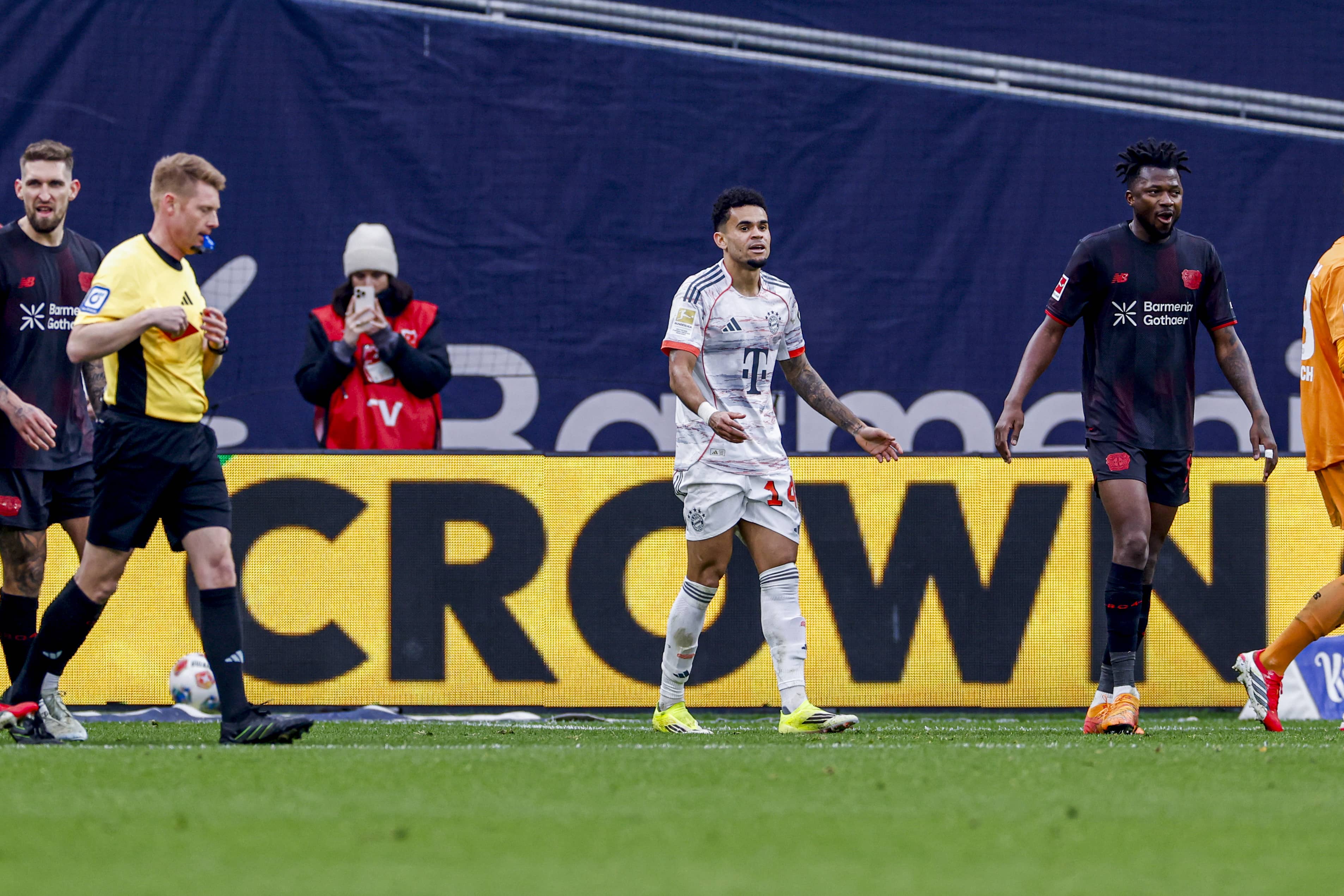 Leverkusen, Germany - March 14: Luis Diaz of FC Bayern Munchen looks dejected after receiving a red card during the German Bundesliga match between Bayer 04 Leverkusen and FC Bayern Munchen at BayArena on March 14, 2026 in Leverkusen, Germany. (Photo by Marcel ter Bals/DeFodi Images/DeFodi via Getty Images)