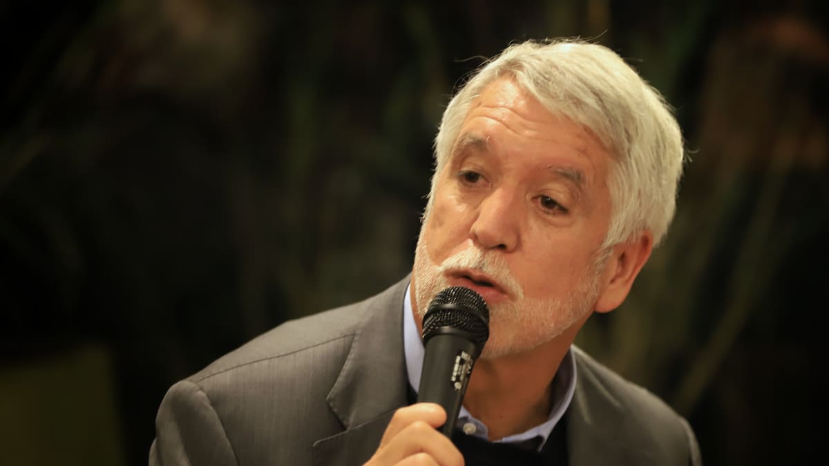 “Alfonso Prada cometió un gran error; Gustavo Petro es un peligro para Colombia”: Enrique Peñalosa