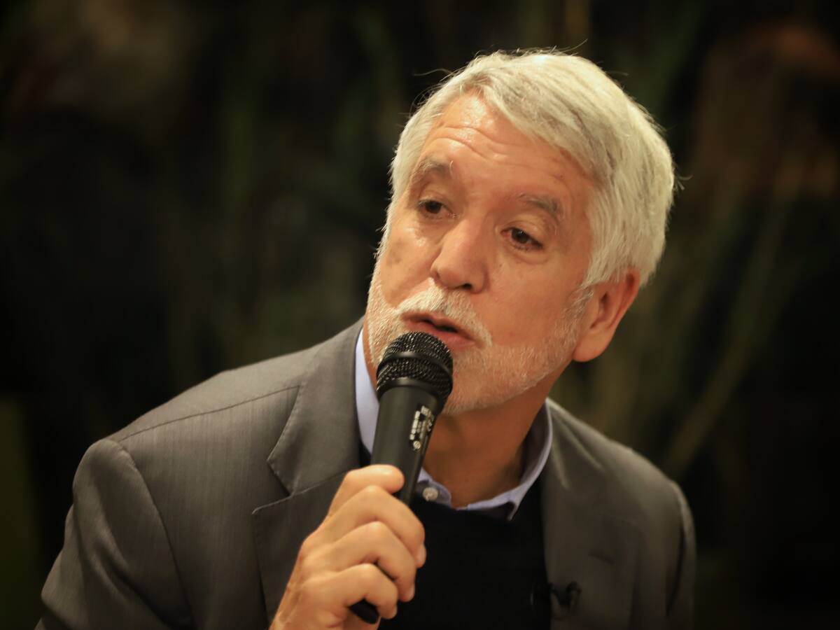 “Alfonso Prada cometió un gran error; Gustavo Petro es un peligro para Colombia”: Enrique Peñalosa