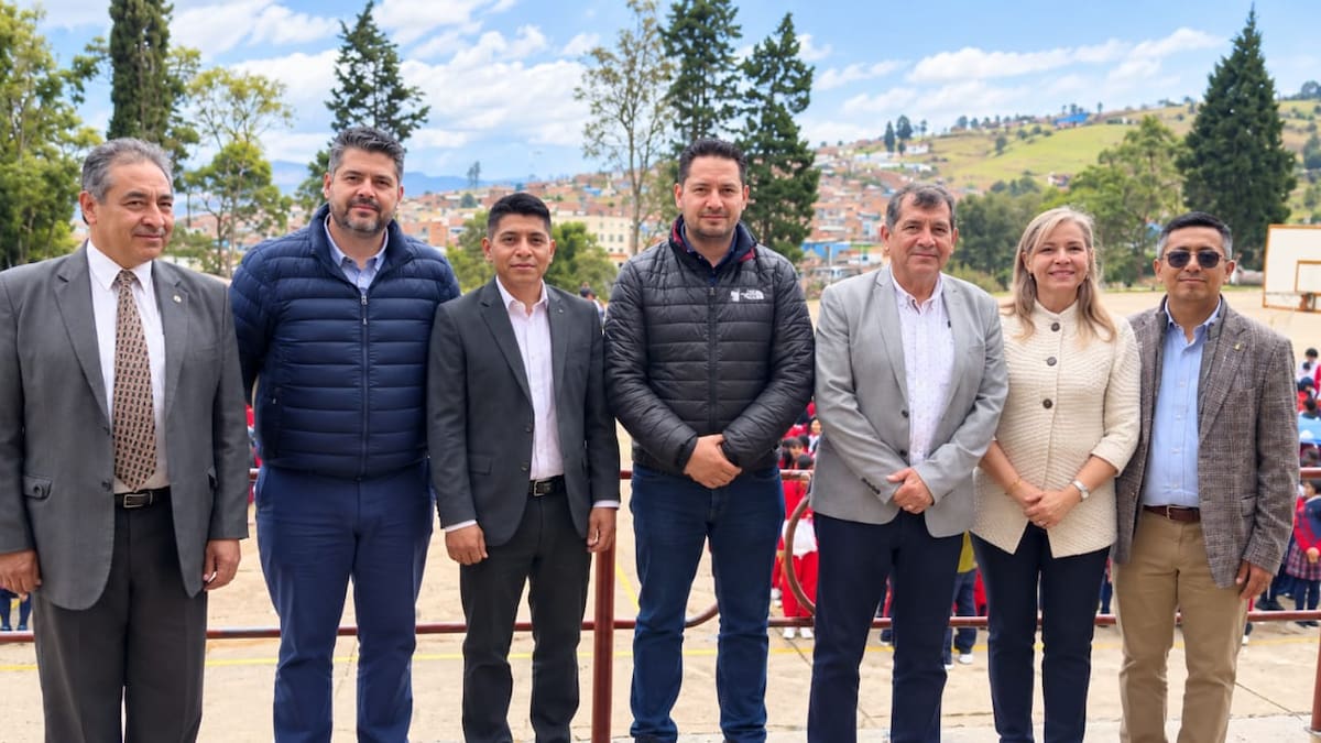 SENA anuncia Tecnoacademia para el INEM de Tunja tras homenaje a su director