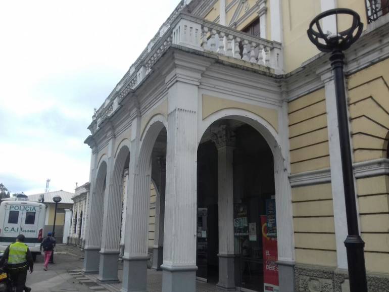 Facebook caracol radio Armenia 1150am línea whatsapp 3155681277