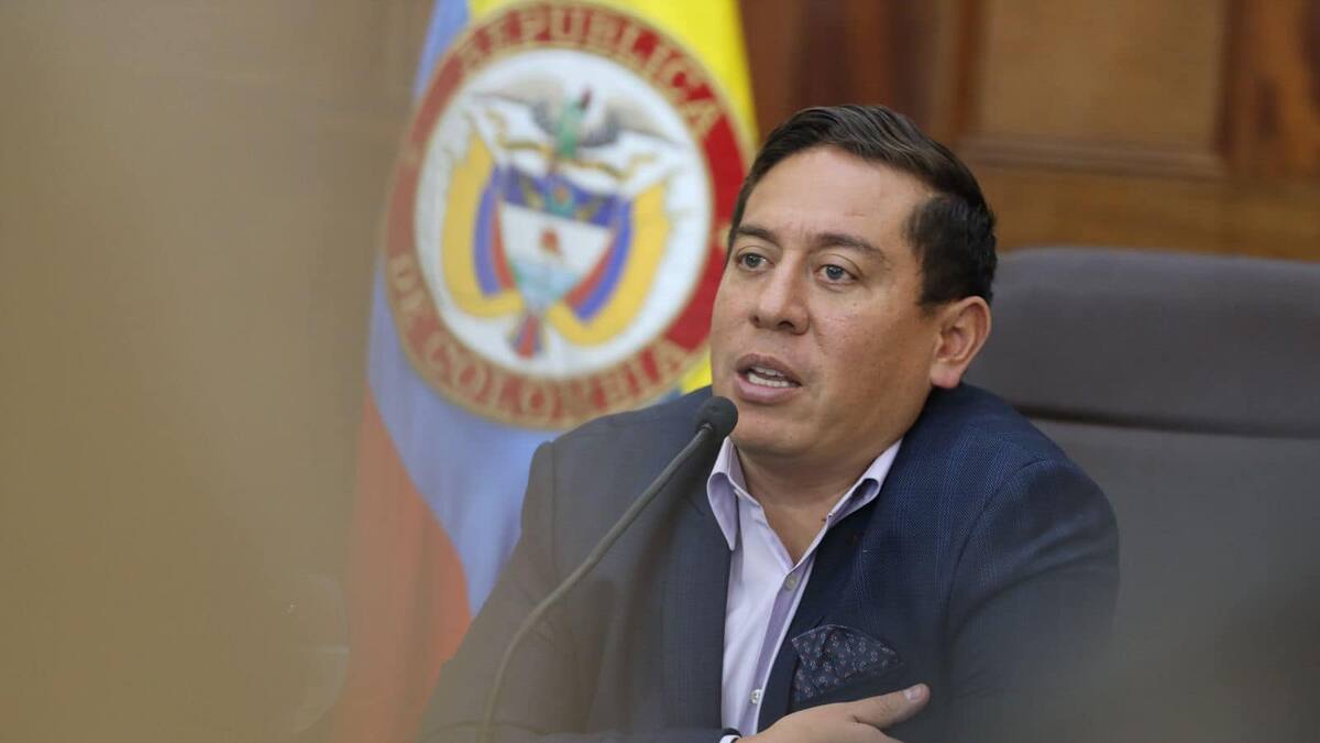 En “retiro espiritual” el gobernador, Carlos Amaya, define si va o no a la carrera presidencial