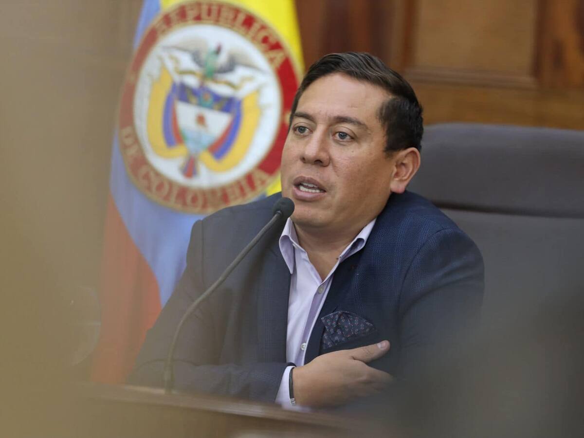 En “retiro espiritual” el gobernador, Carlos Amaya, define si va o no a la carrera presidencial