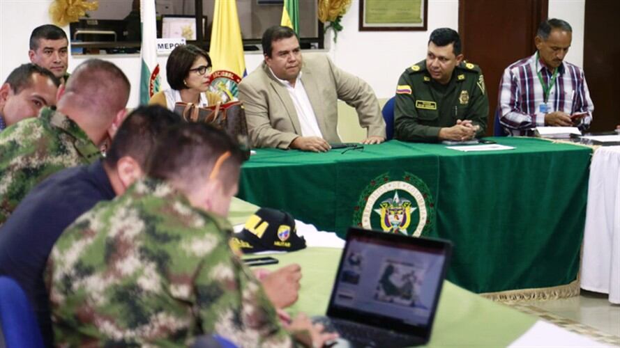 Un consejo de seguridad se realizó en el comando del Departamento de Policía Cauca, liderado por el gobernador Oscar Rodrigo Campo, para evaluar el impacto de acciones delincuenciales y violentas. Foto: Gobernación del Cauca
