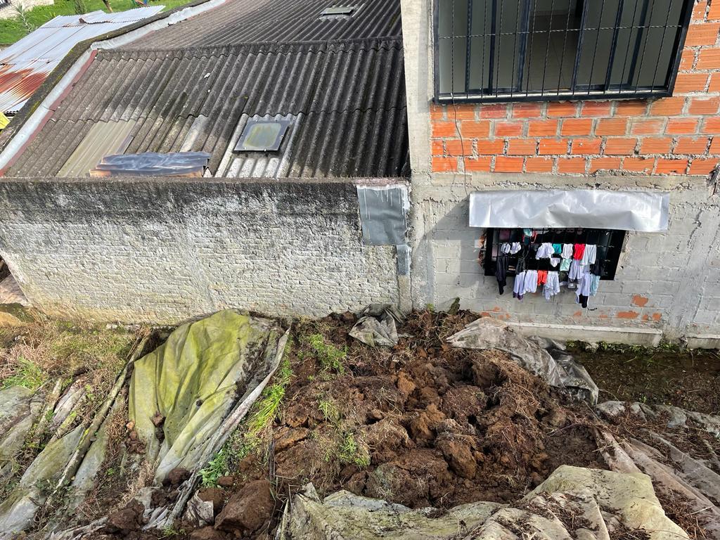 Deslizamientos e inundaciones en viviendas de Santa Rosa de Cabal - Foto: Suministrada comunidad.