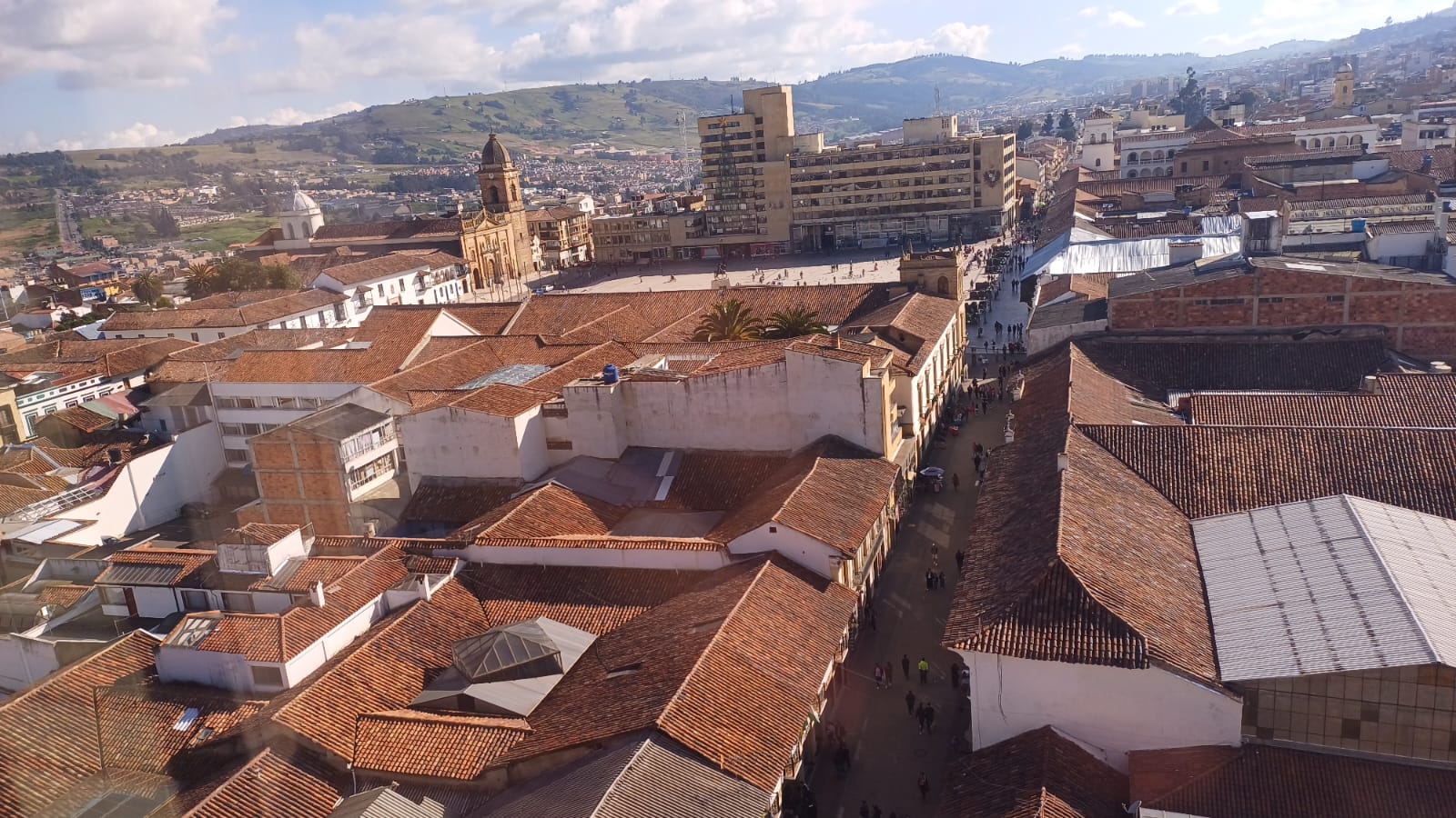 El coronel Marcos Wilson Forero destacó el despliegue de dispositivos en 15 municipios para prevenir riñas, proteger a los ciudadanos y promover celebraciones responsables.