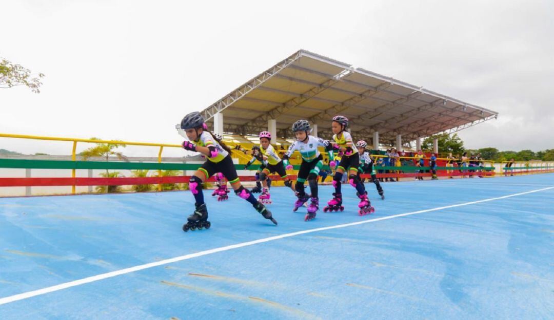 Los participantes se vieron beneficiados con la entrega de un kit completo con sus patines por parte de Iderbol