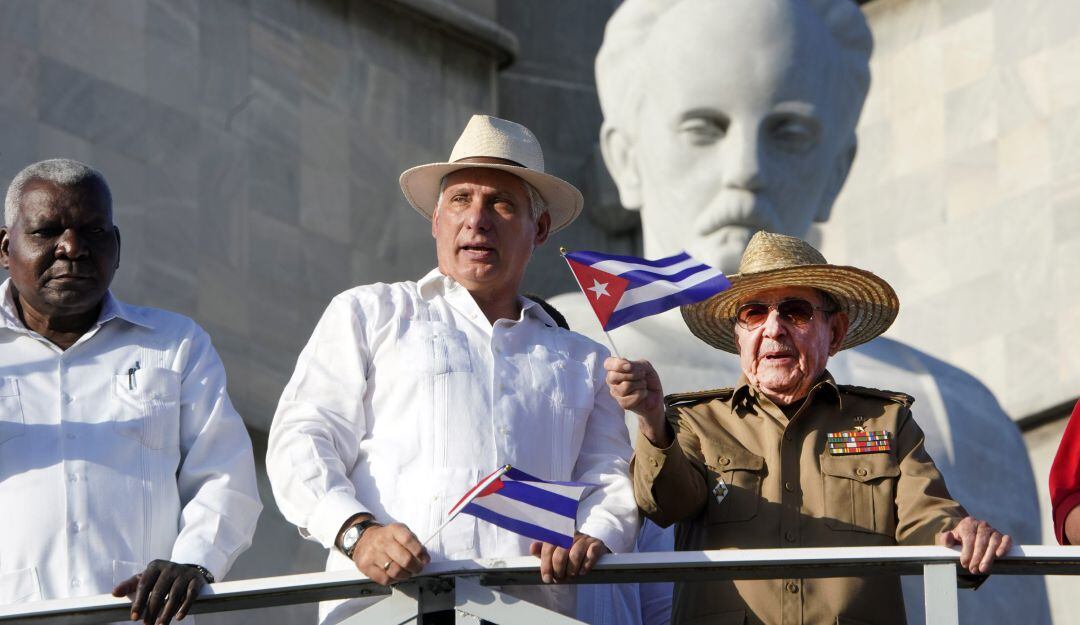 Miguel Díaz-Canel junto a Raúl Castro.