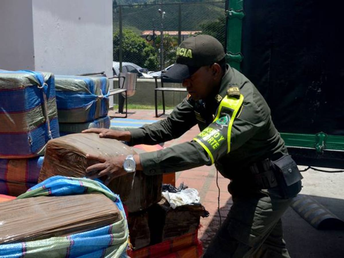 En camión proveniente del Valle incautan dos toneladas de marihuana