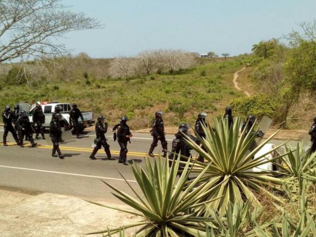En protesta contra Electricaribe, bloquean vía al Mar cerca a Cartagena