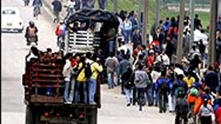 Amenazan con paro de transporte si no bajan precios de combustibles