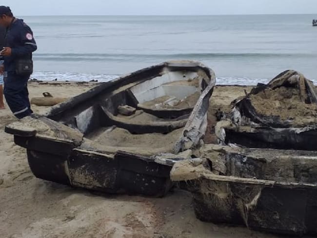 Incendian dos botes de la defensa civil en las playas de Coveñas