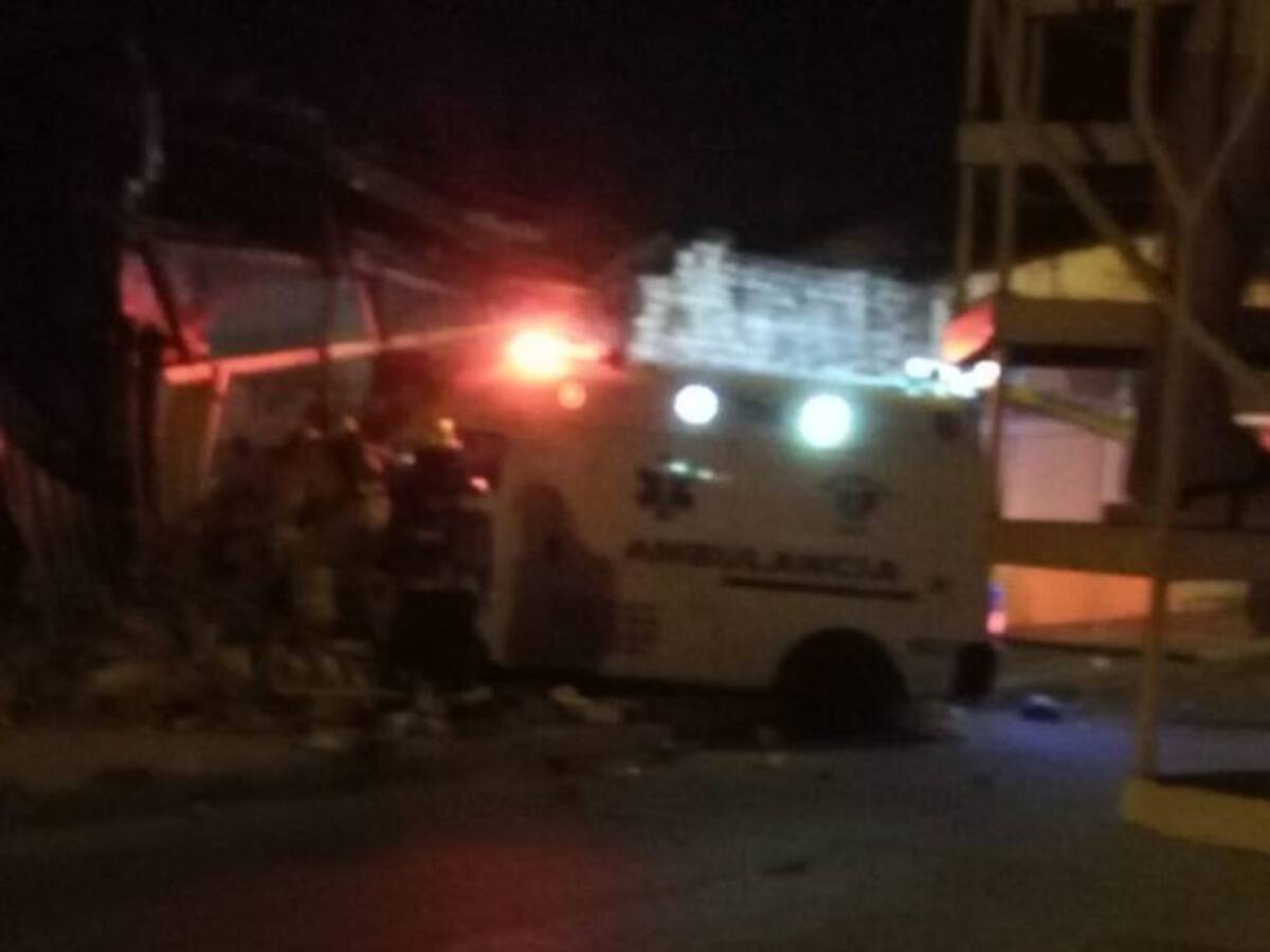 Ambulancia robada terminó estrellada