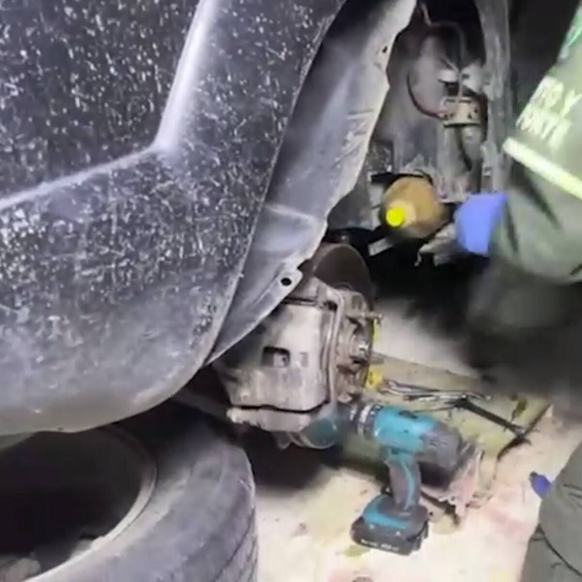 Dos arrobas y media de coca fueron halladas en la carrocería de un carro