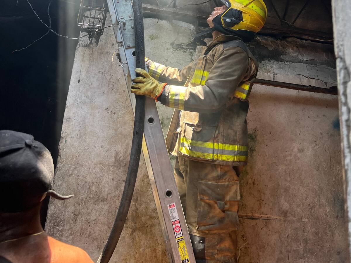 Bomberos de Cartagena atendieron conflagración en Bazurto: cuatro máquinas participaron