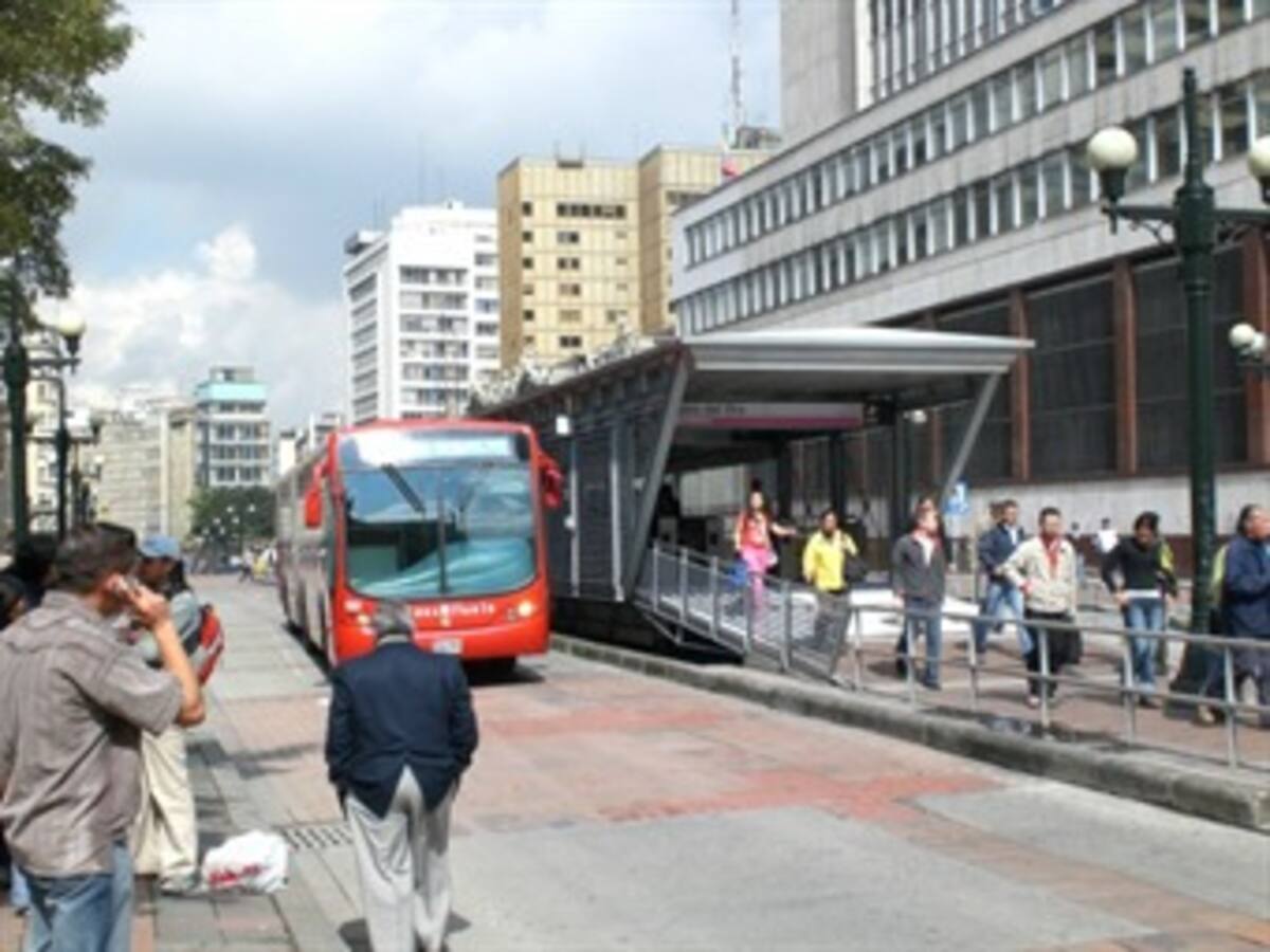 Aumenta la demanda de pasajeros en Transmilenio en el primer día de cambio de tarifas
