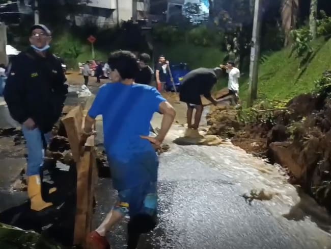 Durante las lluvias de la tarde, varias emergencias se presentaron en Medellín