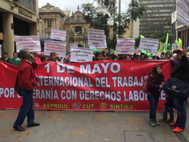 Avanzan pacíficamente las marchas por el Día del Trabajo en Bogotá