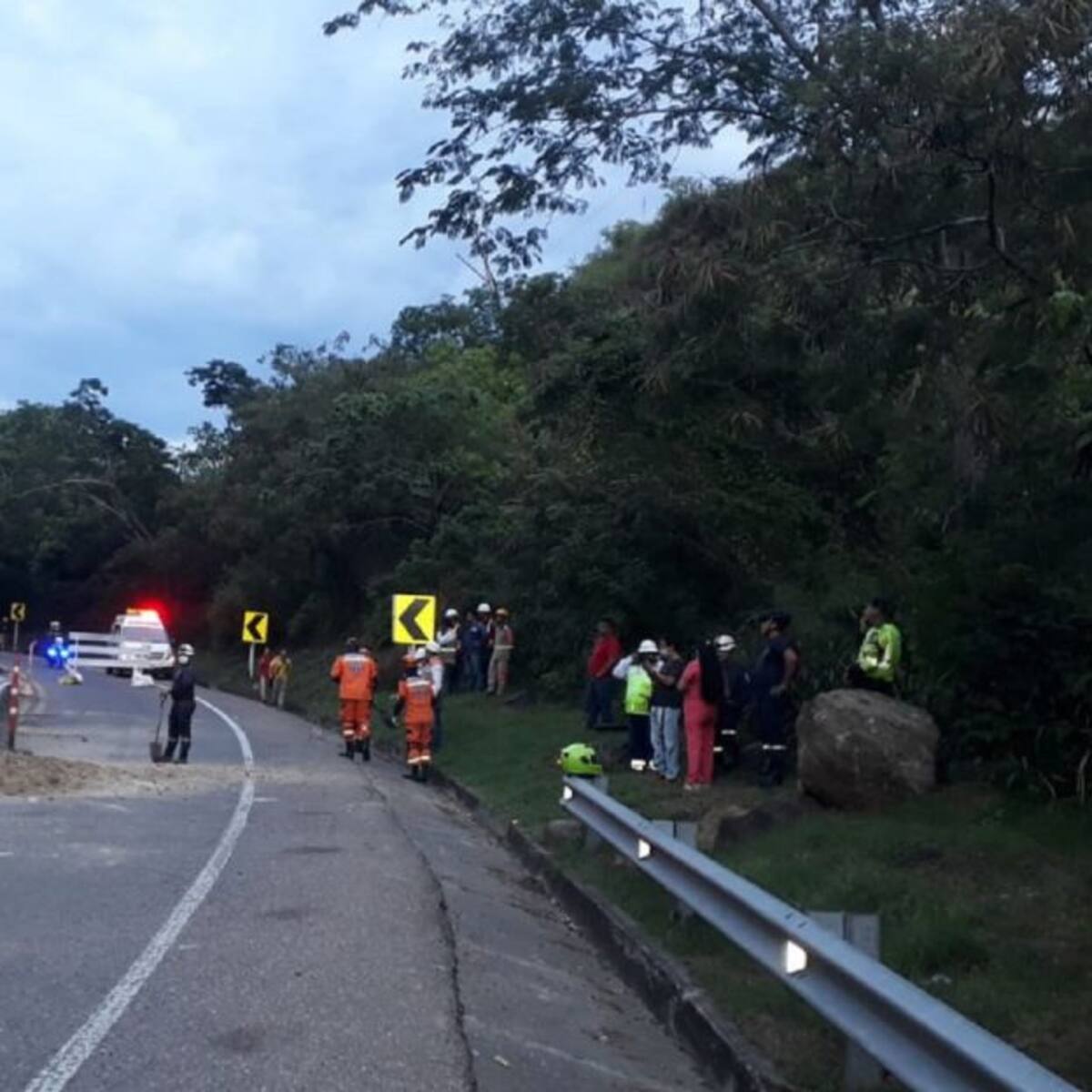 Dos hombres pierden la vida tras un derrumbe en Honda, Tolima