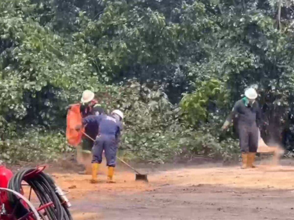 Reubican a 15 familias de Barrancabermeja tras derrame de crudo en pozo petrolero