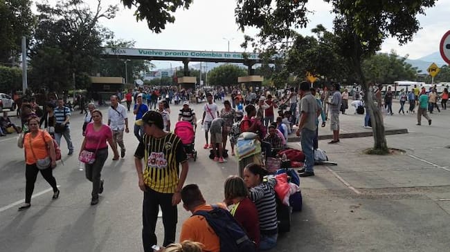Frontera en el puente internacional Simón Bolívar