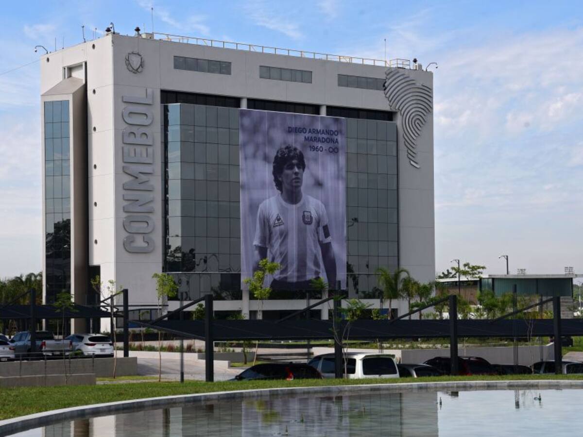 FIFA arremete contra la Premier League y La Liga de España