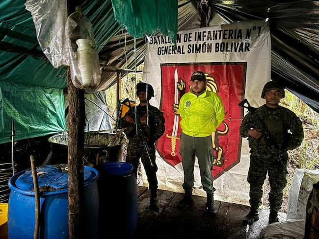 El complejo desmantelado tenía un valor estimado de $622.000.000, y en su interior se incautaron 264 galones de base de coca en proceso, 55 galones de pasta base de coca y 3 kilogramos de cocaína