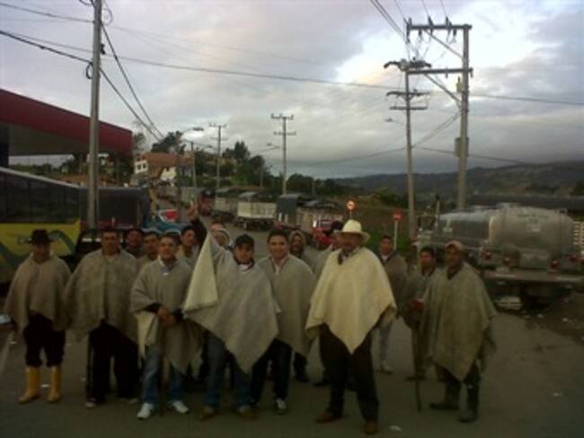 Concentración de campesinos en Usme impide ingreso de alimentos a Bogotá