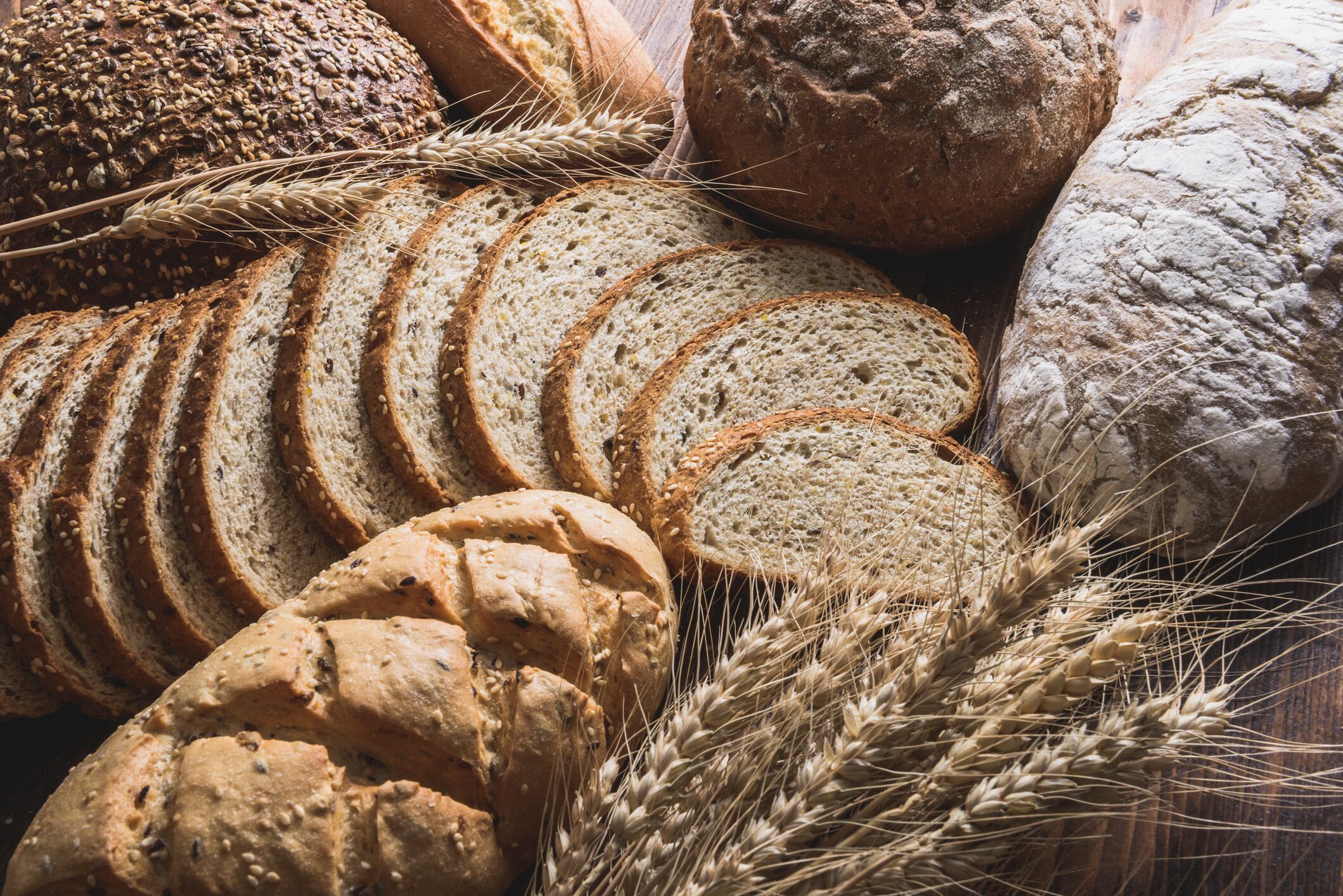 Imagen de referencia de pan blanco y  pan integral - Getty Images