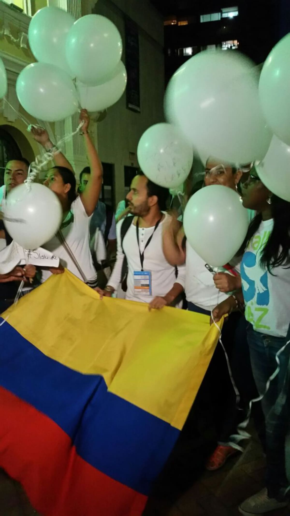 El teatro municipal de Cali se llenó de alegría y bombas con la noticia llegada desde Cuba