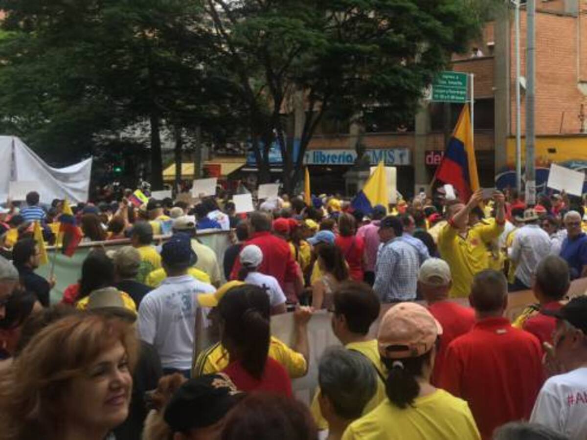 Marcha Uribista movilizó a 500 mil colombianos