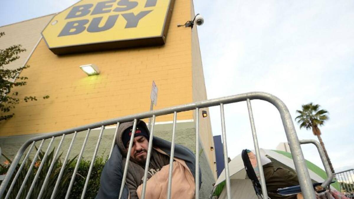 A pesar de ser un festejo principalmente espiritual, muchos estadounidenses lo esperan como un previo del Black Friday o Viernes Negro, el día en que oficialmente inicia la temporada de ofertas y cientos de almacenes abren sus puertas a media noche con precios que no se encuentran el resto del año.