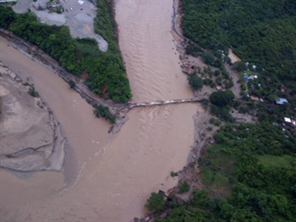 Prevén que el huracán Manuel toque tierra hoy en el nororiente de México