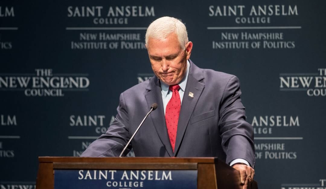 Mike Pence pidió a los republicanos que paren de atacar al FBI por redada contra Trump. Foto: Getty