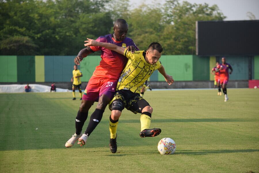 Alianza Petrolera y Atlético Bucaramanga enfrentados por la fecha 10 de la Liga Colombiana 2023-I / Colprensa