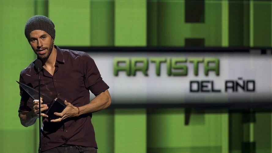 Enrique Iglesias ganó el premio al artista del año en los Latin American Music Awards. Foto: Agencia EFE
