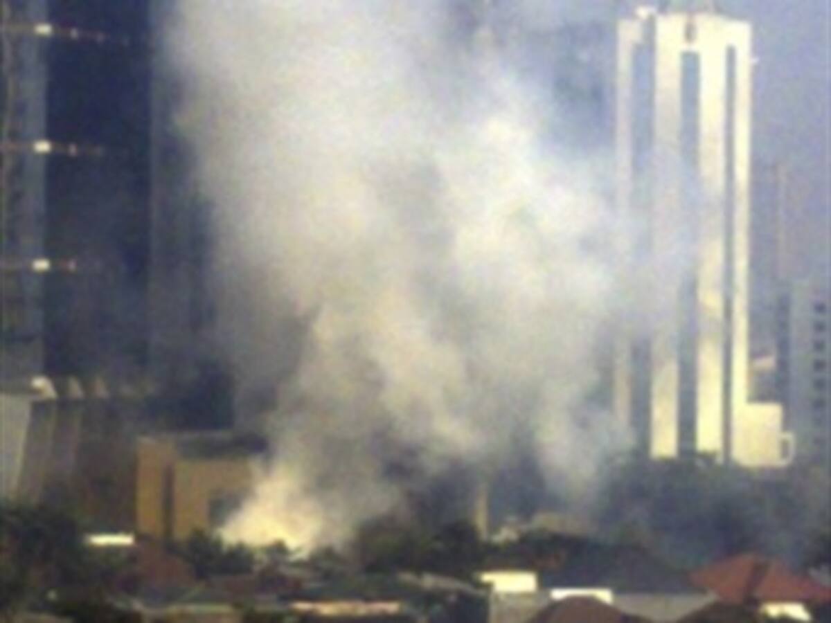 Al menos 9 Muertos y 50 heridos en dos atentados contra dos hoteles de lujo de Yakarta