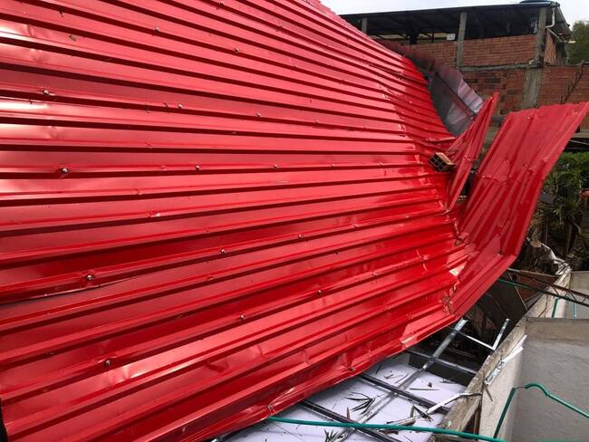 Varios techos se desprendieron de las viviendas por el vendaval, en el municipio de San Pablo de Borbur (Boyacá). / Foto. Suministrada