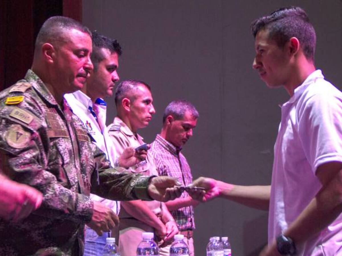 Entregan libretas militares a víctimas del conflicto armado en Tolima