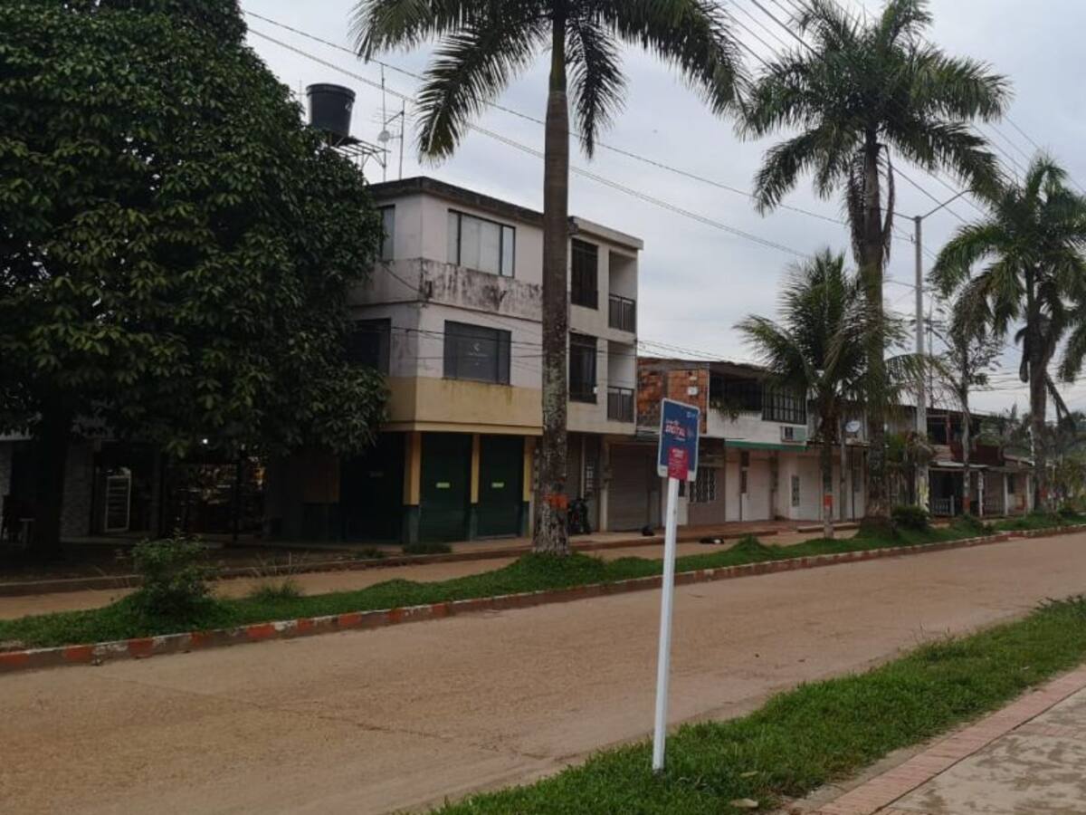 Joven con el mejor ICFES en Calamar Guaviare, trabaja en un supermercado