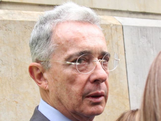 En firme investigación por falsos testigos contra Uribe